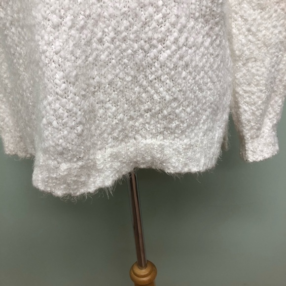 Kenneth Cole Reaction | Women's Fuzzy Sweater | White | Small - Picture 4 of 4